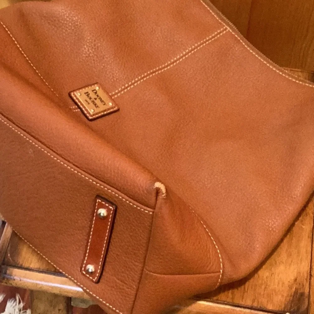 Dooney & Bourke Large Leather Shoulder Bag - Picture 9 of 11